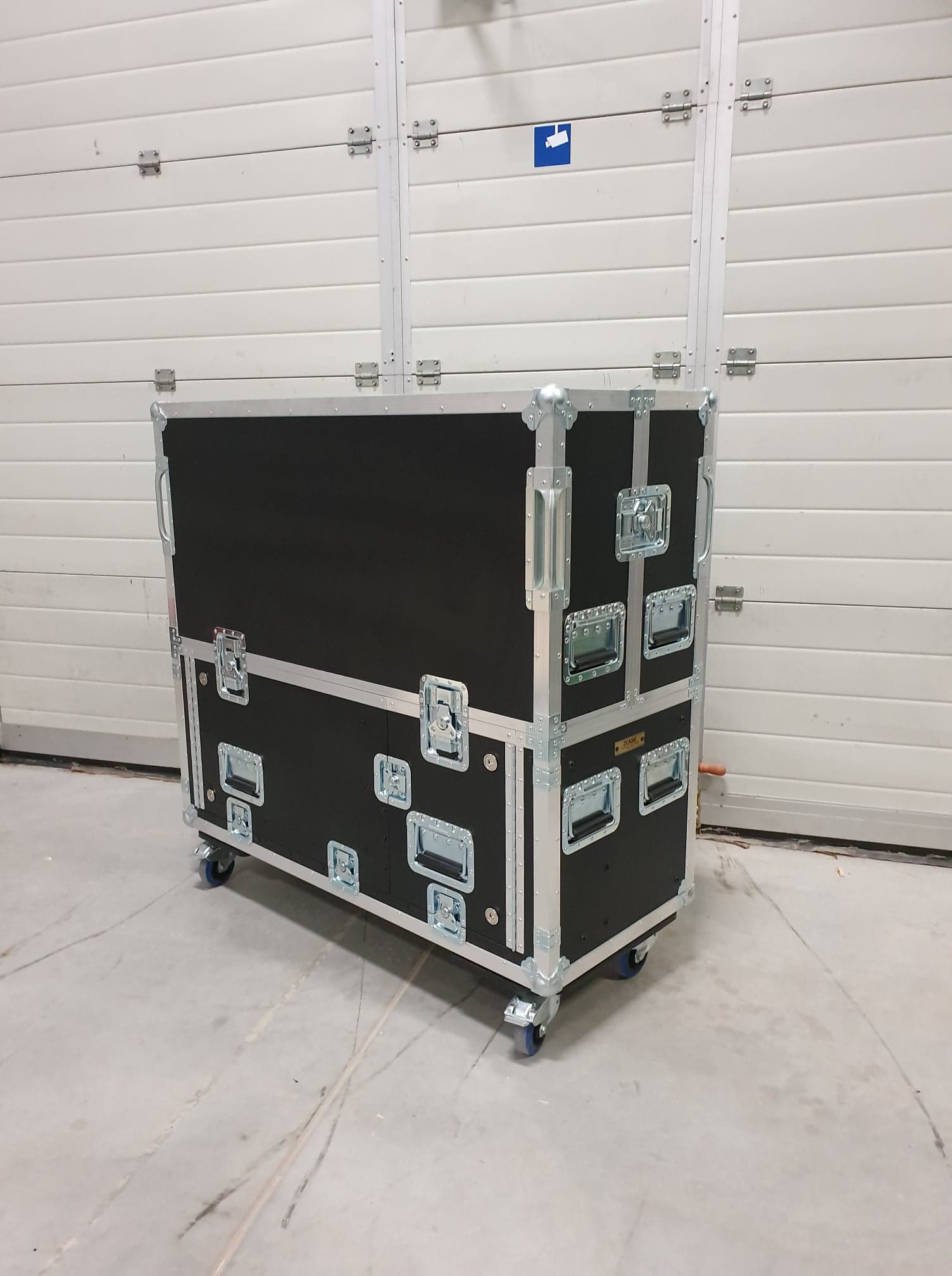 ProX Flip-Ready Detachable Easy Retracting Hydraulic Lift Case With 2U for Digico SD8 Digital Mixing Console by ZCase®