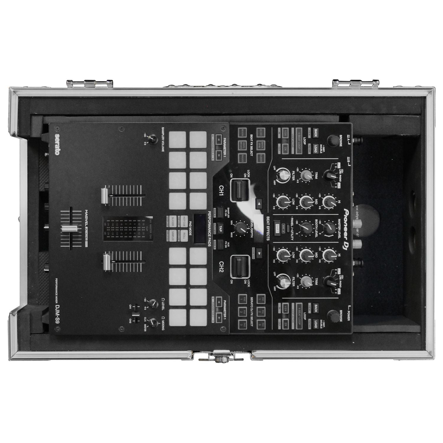 Odyssey FZ10MIXXD - Odyssey Universal 10″ Format DJ Mixer Flight Case with Extra Deep Rear Compartment