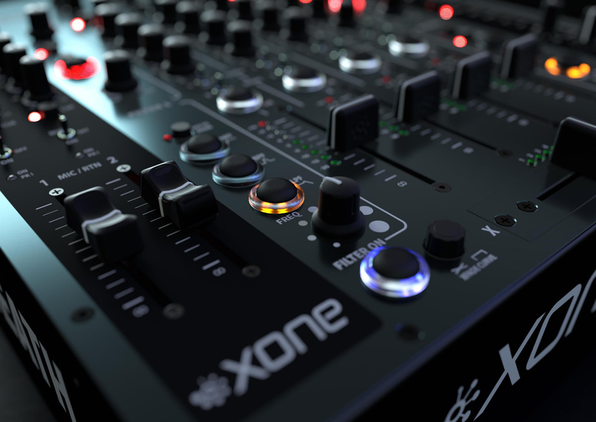 Allen & Heath Xone:92 MK2 - Analog 4-channel DJ Mixer.