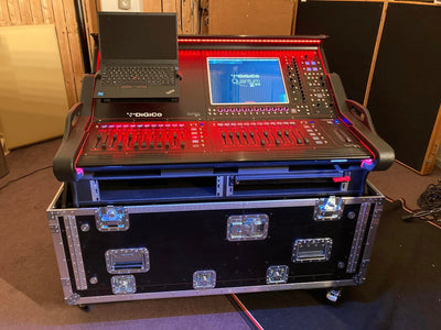 ProX Digico Q225 Quantum 225 Flip-Ready Hydraulic Console Easy Retracting Lifting Flight Case with 2U Rack and wheels